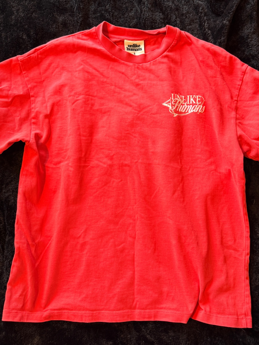 100% Cotton Unlike Humans Red Graphic Cocktail Tee (Men’s Size S)